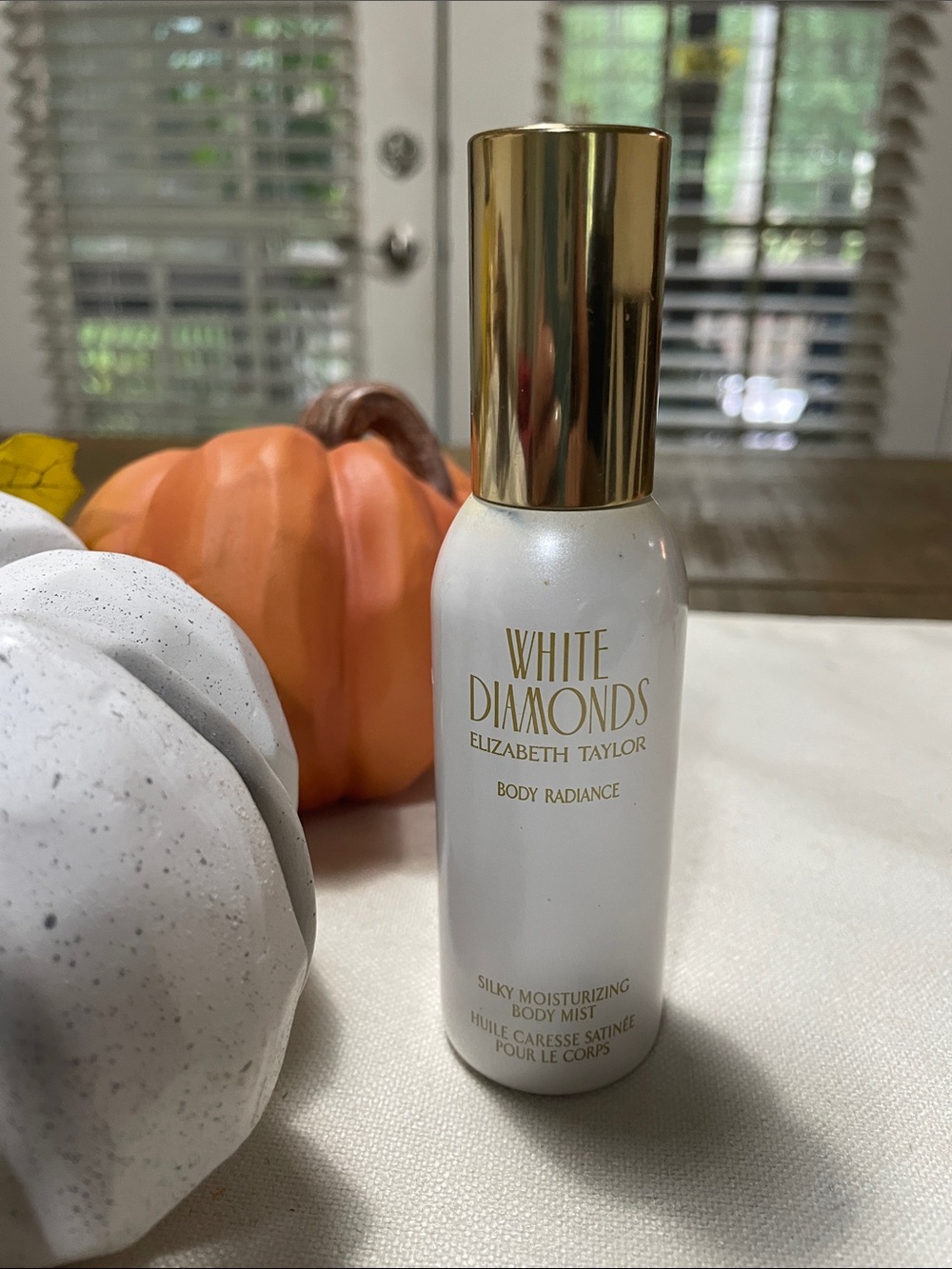 White Diamonds Body Radiance Mist - Pearl White